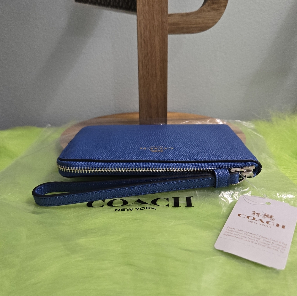 Coach Corner Zip Wristlet in crossgrain leather, color SV/Lapis (blue) NWT - Picture 8 of 11